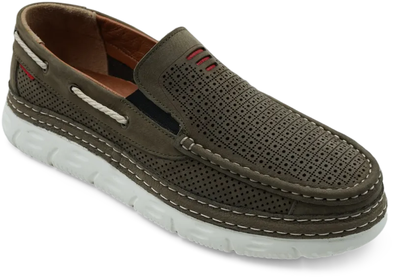 Stüdyo çekimi — haki slip-on boat ayakkabı